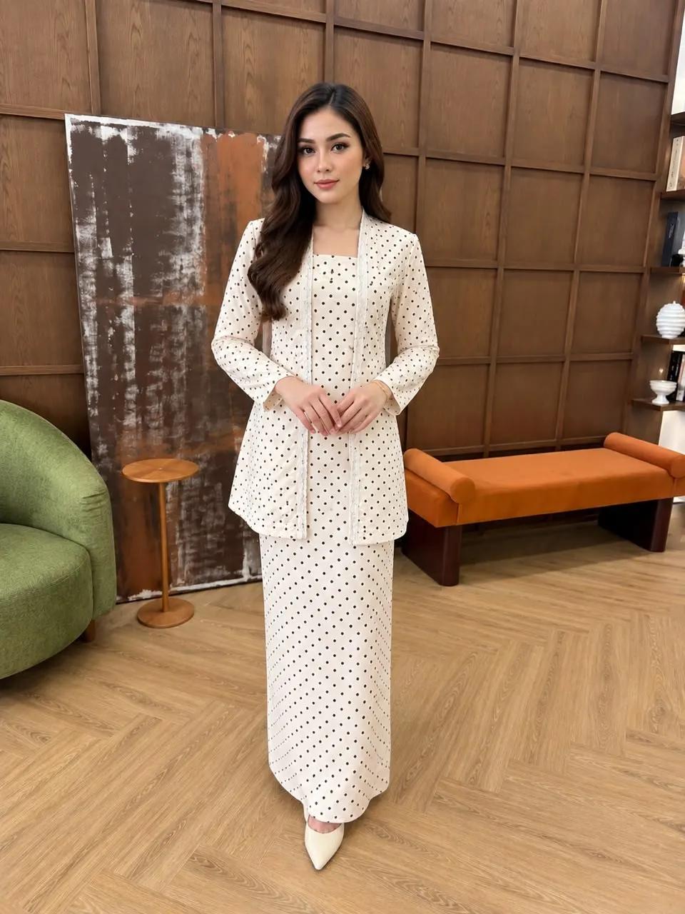 Chinta Kebaya Polka warna Cream