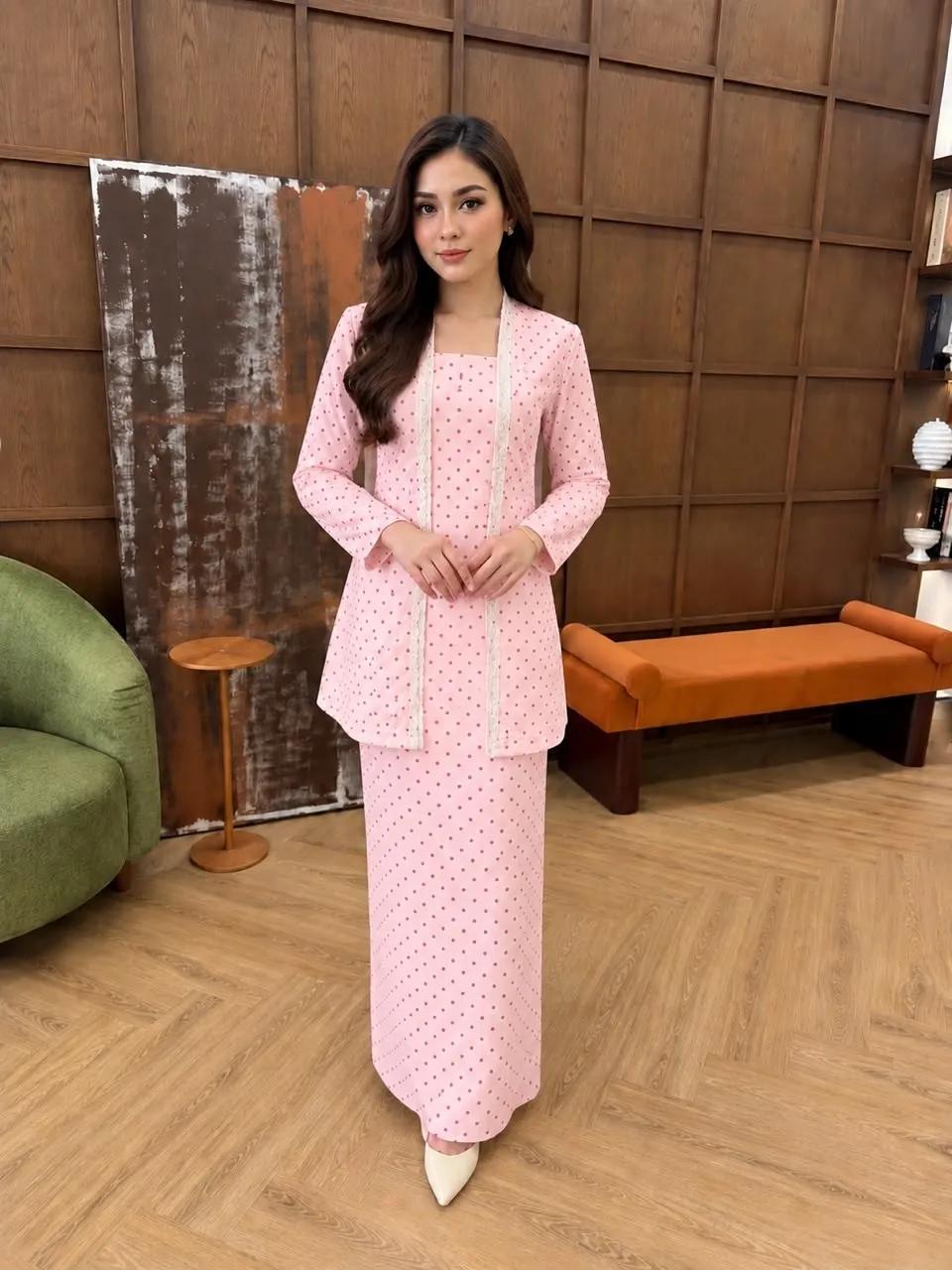 Chinta Kebaya Polka warna Pink