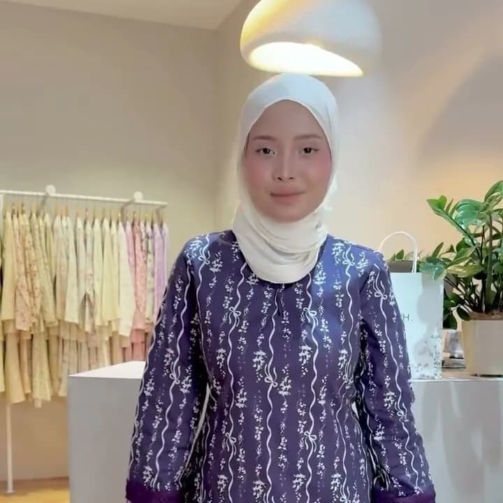 Di dalam butik PUTEH, Denai Alam