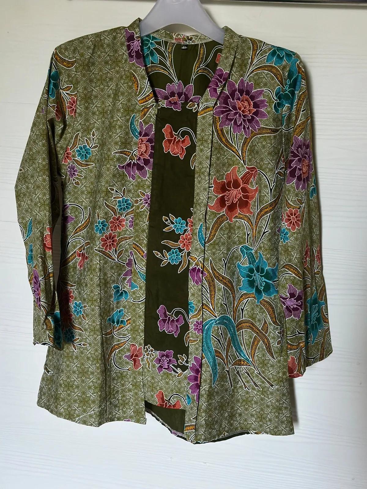 Kebaya Batik Kekwa – Hijau Zaitun — image 3