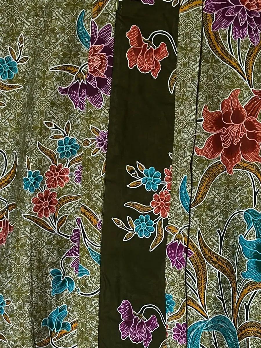 Kebaya Batik Kekwa – Hijau Zaitun — image 4