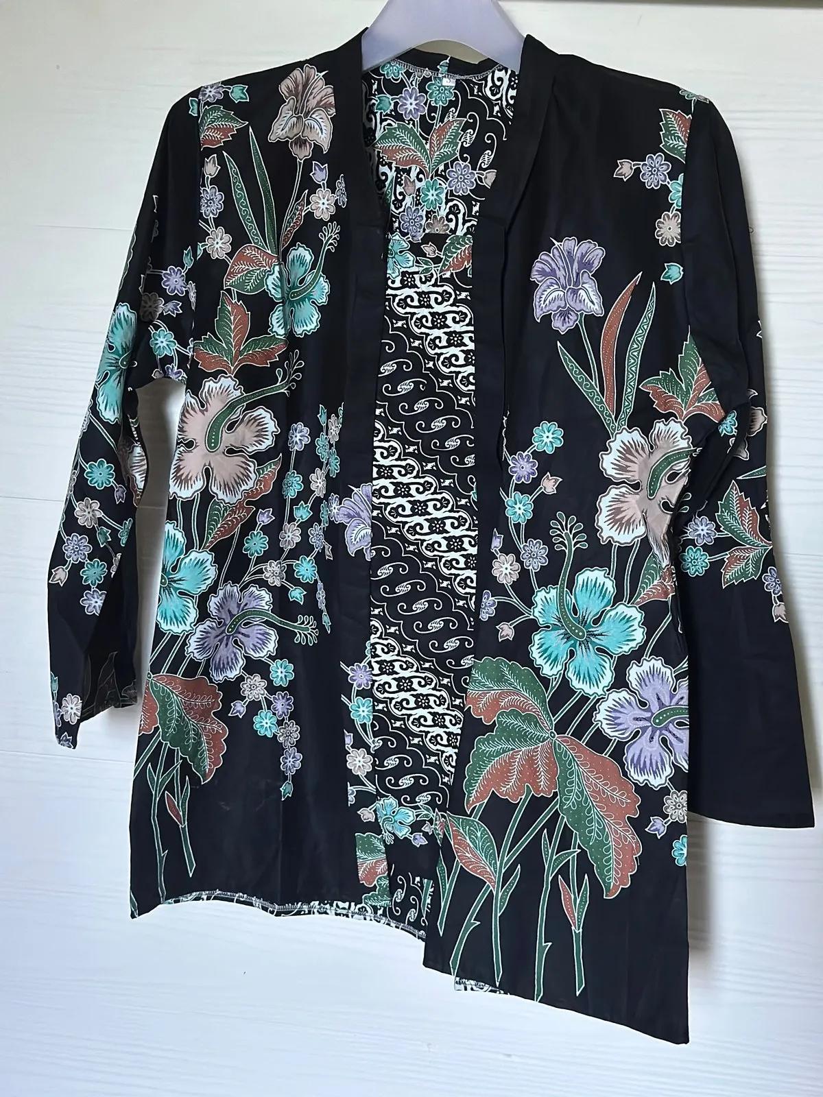 Kebaya Batik Bunga Raya – Hitam Teal — image 3