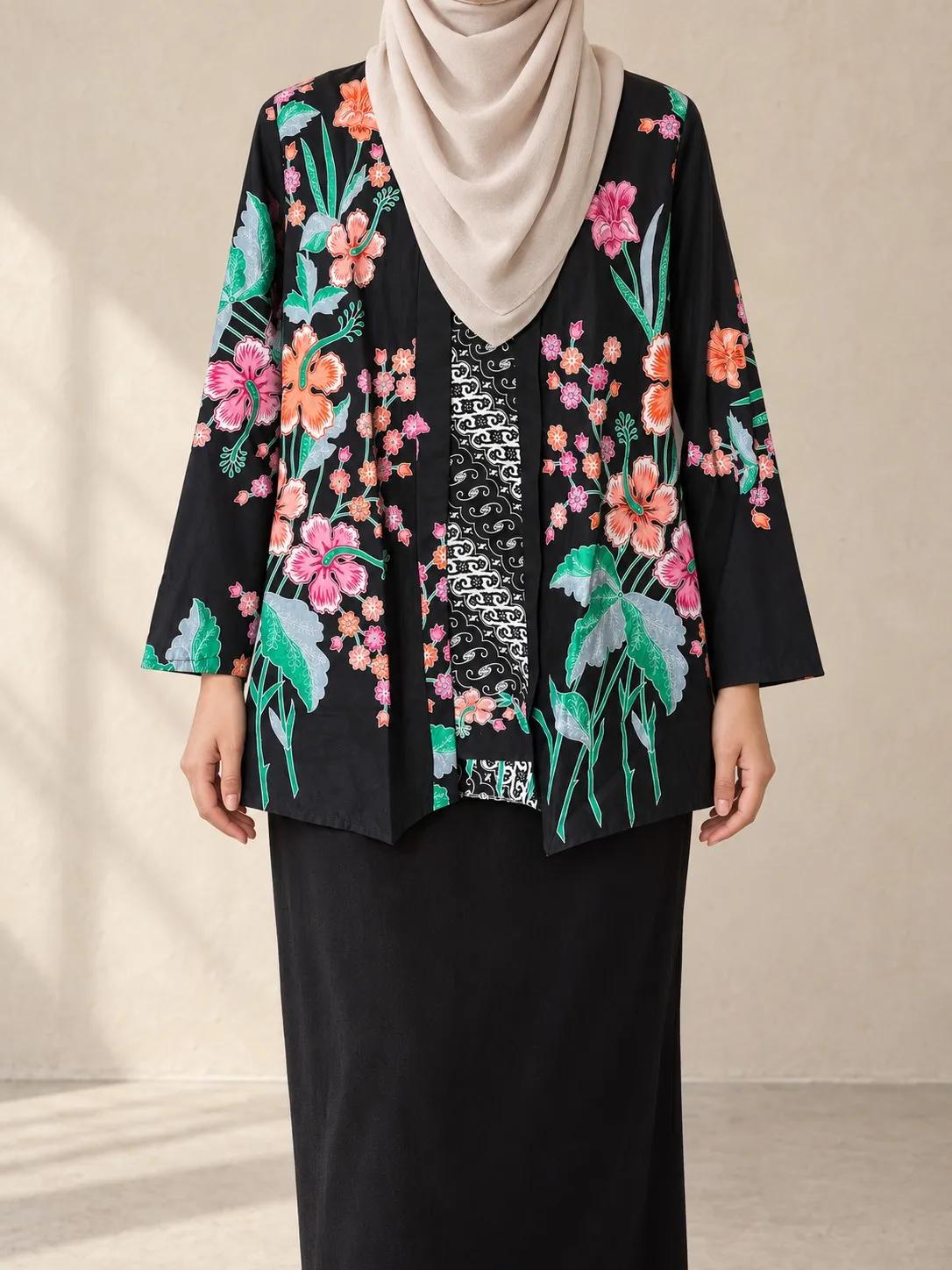 Kebaya Batik Bunga Raya – Hitam Oren — image 2